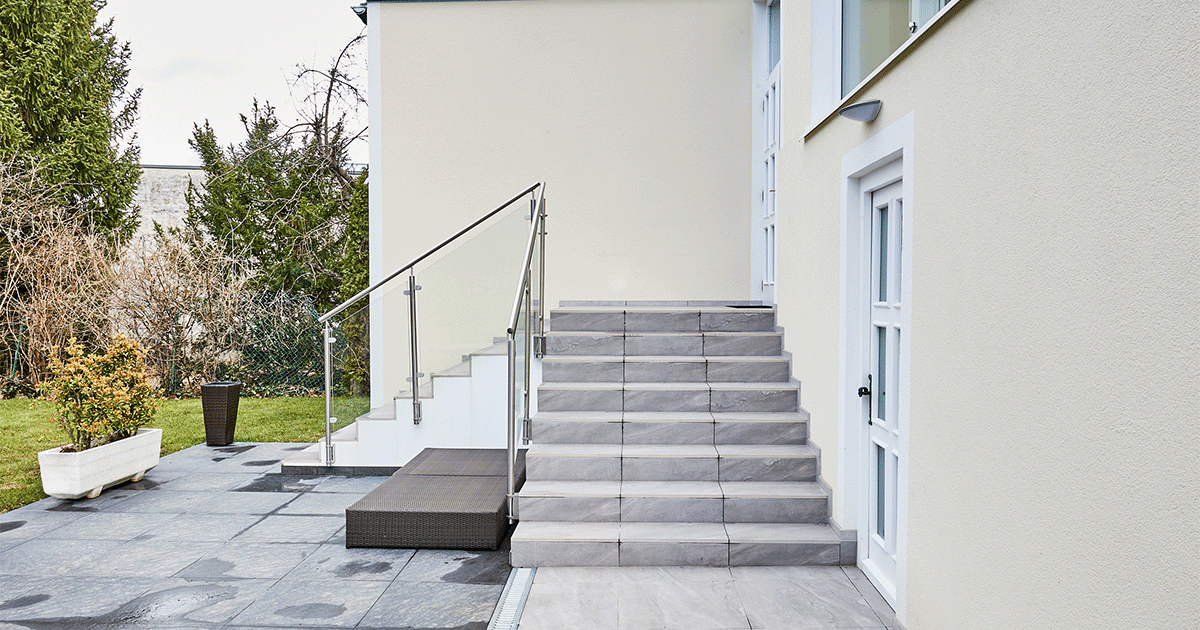 Außenansicht des Hauses mit Treppe