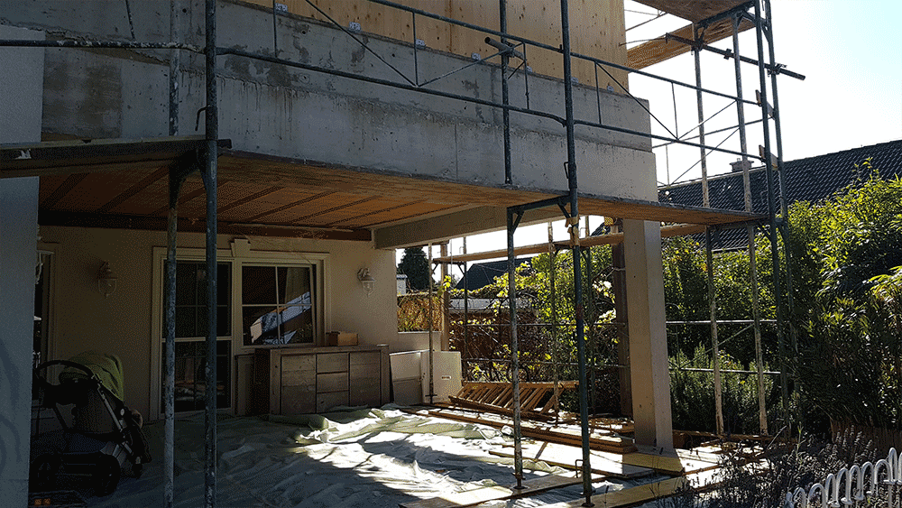 Errichtung des neuen Terrassendachs