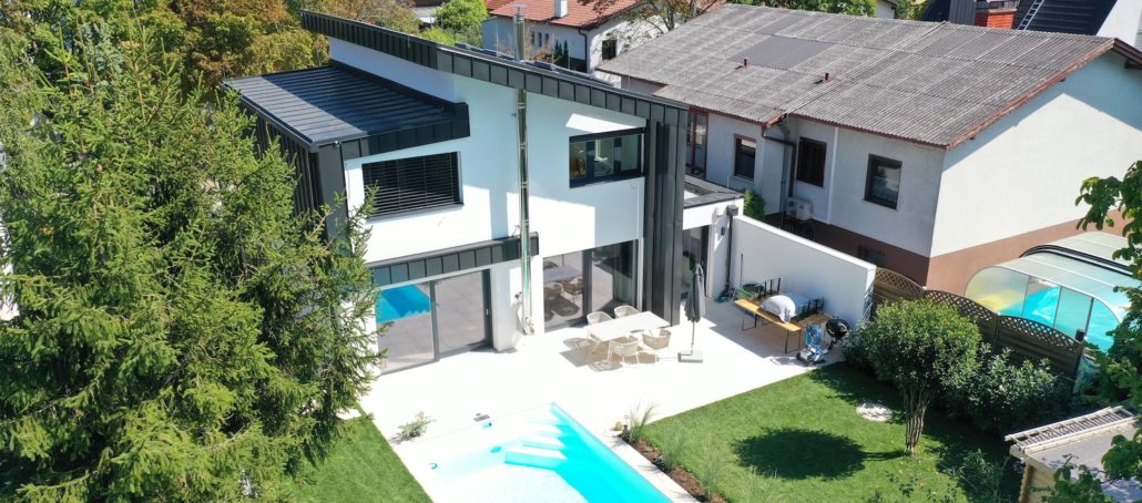 Ansicht des neu gebauten Hauses in Mödling von oben